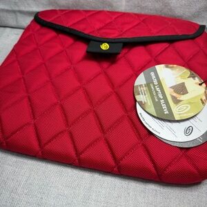 NWT - Timbuk2 Red Quilted Laptop Sleeve with Black Trim (size S)